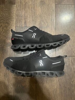 On Running Men's Black Athletic Cloud-Style Running Shoes
